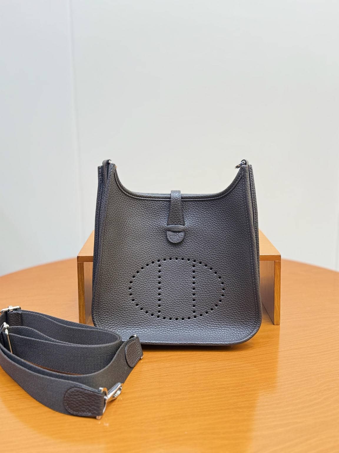 Evelyne23cm-10